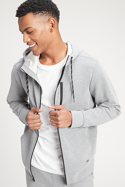 •	Gapfit Performance Hoodie (GAP607587)